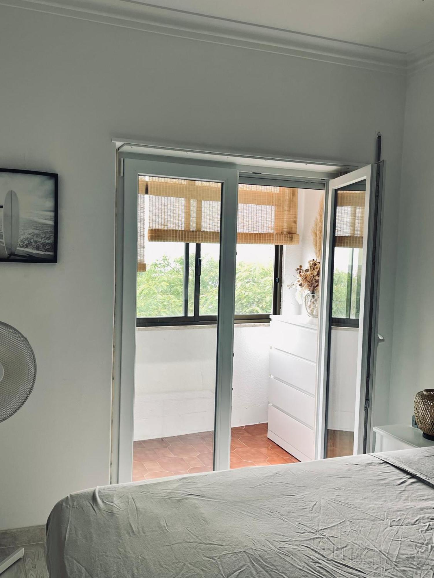 1-Bedroom Sea View Apartment With Private Balcony Costa Da Caparica, Just 5 Minutes From The Beach Costa da Caparica Exterior foto